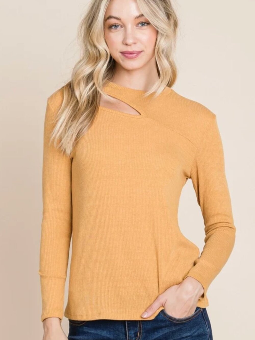 Hits The Spot - Ribbed Keyhole Top